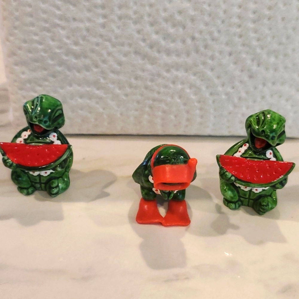 VINTAGE early 90s + beautiful Turtles FIGURINES - Kinder Surprise